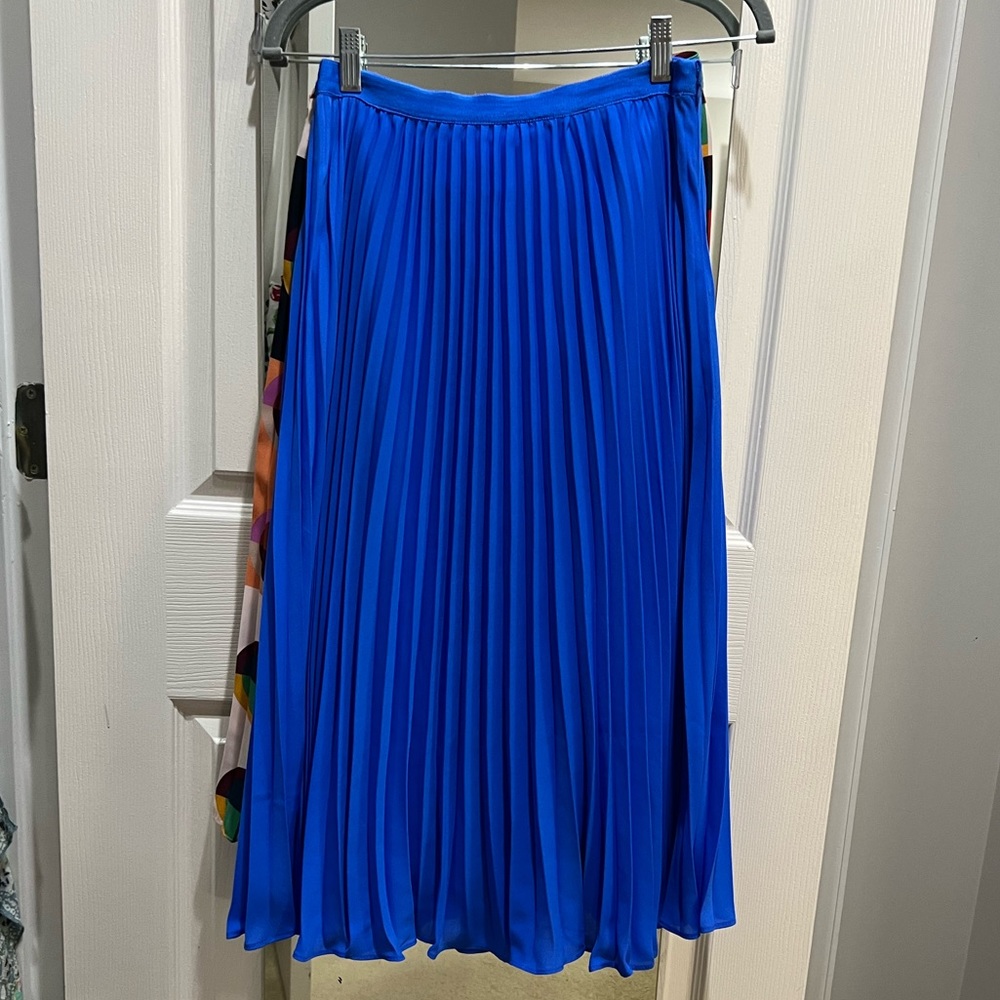 Banana republic electric blue pleated midi skirt size 0, worn a handful …